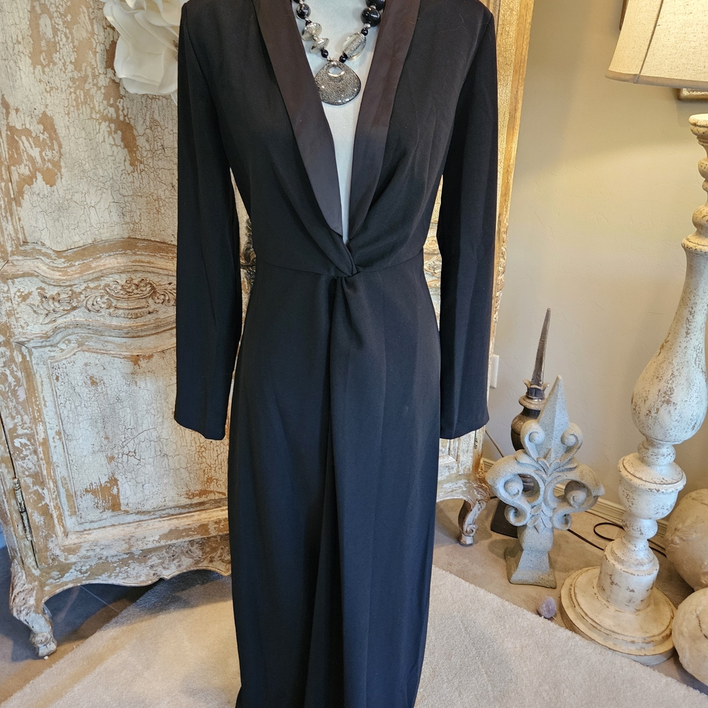 Elegant Black Long Sleeve Twist-Front Maxi Dress - Picture 8 of 8